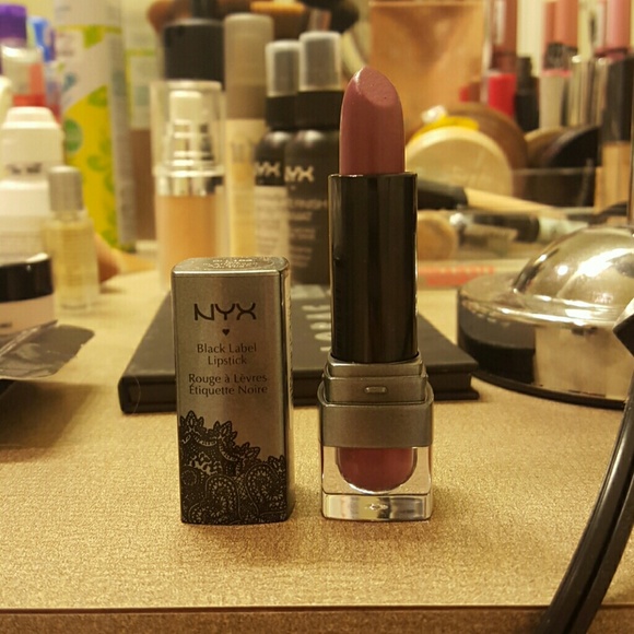 NYX BLACK LABEL LIPSTICK