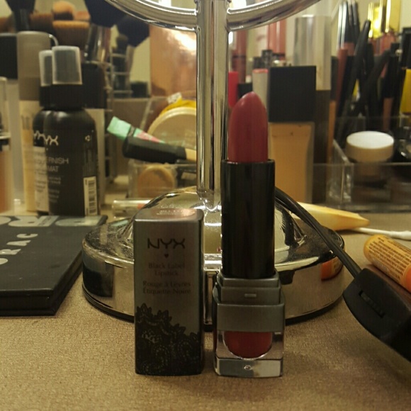 NYX BLACK LABEL LIPSTICK