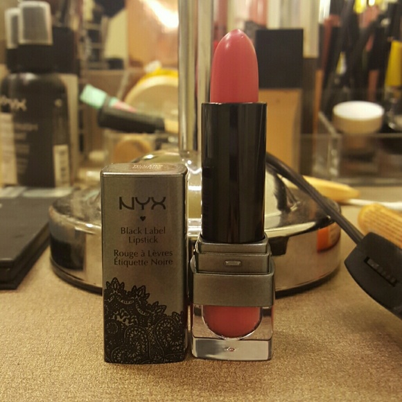 NYX BLACK LABEL LIPSTICK