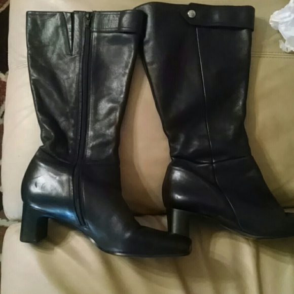 Naturalizer size 9 W real leather. Buttery soft