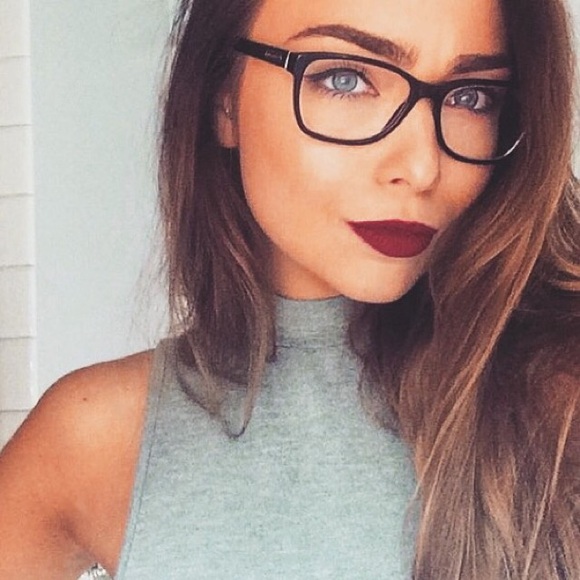 Meet your Posher, Caitlin