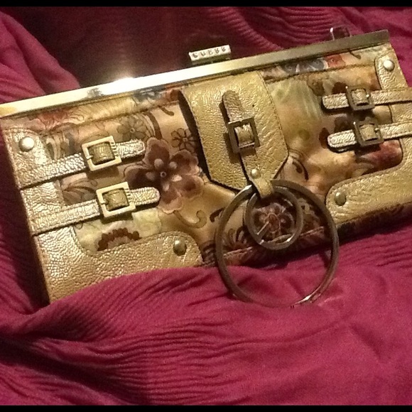 Very cute guess clutch