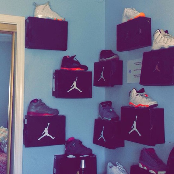 All size 7-7.5 in Boys and nine in Women's