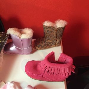 2 pair of Infant uggs size 0/1