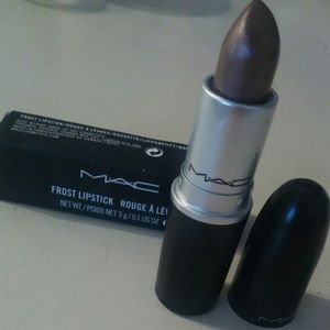 MAC Frost Lipstick: ICON