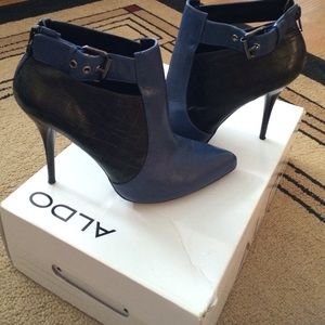 Aldo size (38) Ankle booties.. Worn once..
