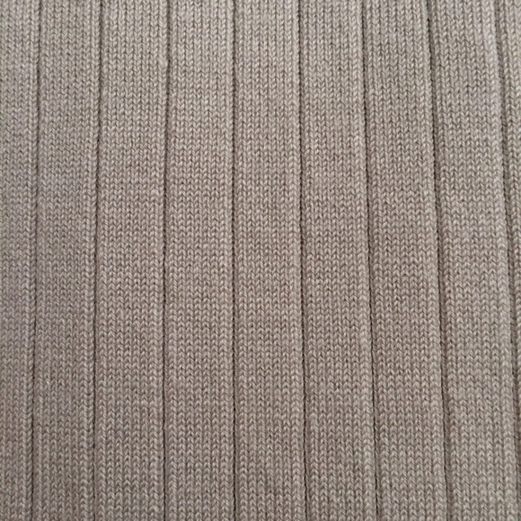 Small sleeveless turtleneck - Picture 3 of 3