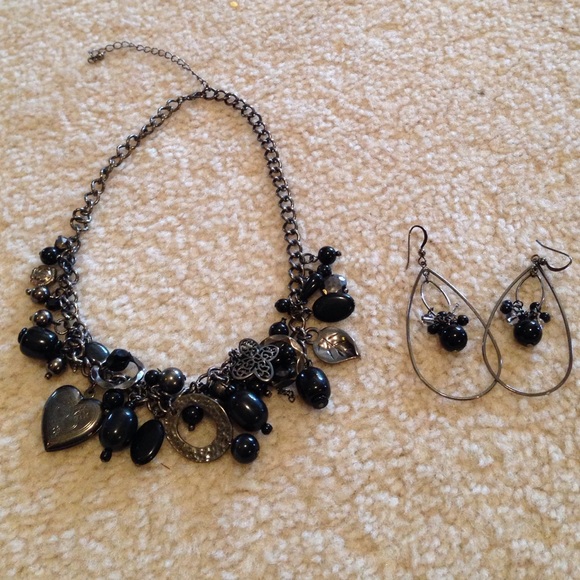 Black and dark silver toned jewelry set