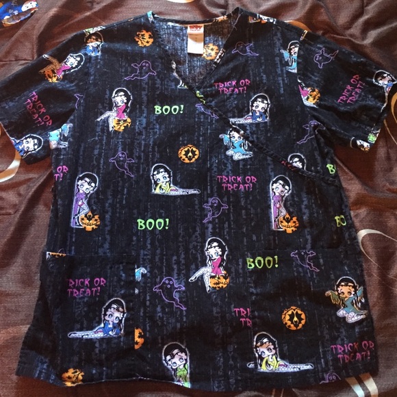 💥SOLD💥Betty Boop Halloween scrub top!