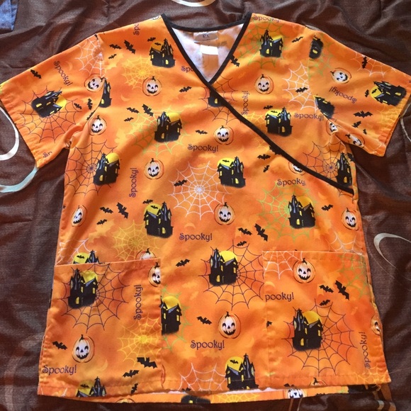 💥SOLD💥Halloween scrub top!