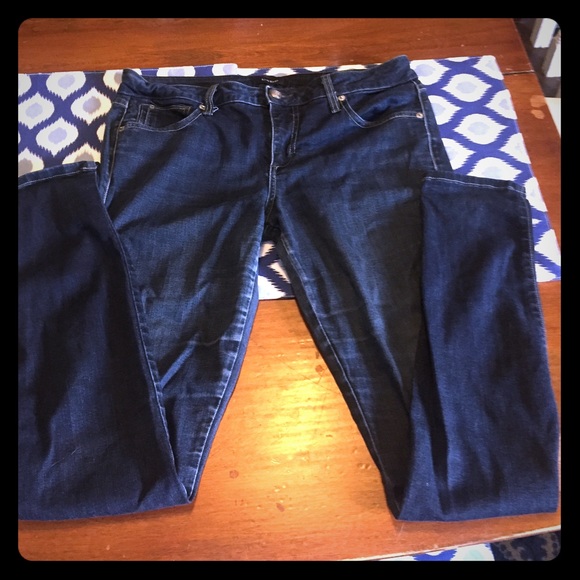 Bebe jeans. Dark denim skinny