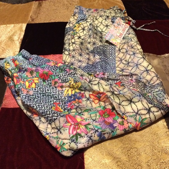 Johnny Was 100% silk pants.