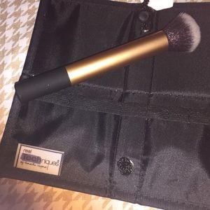 Real Techiniques Buffing Brush