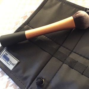 Real Techniques expert face brush