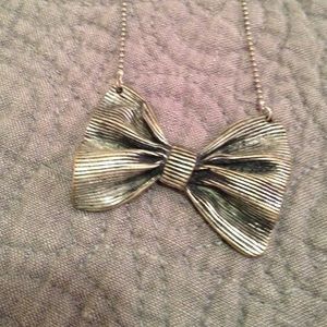 Bow Necklace