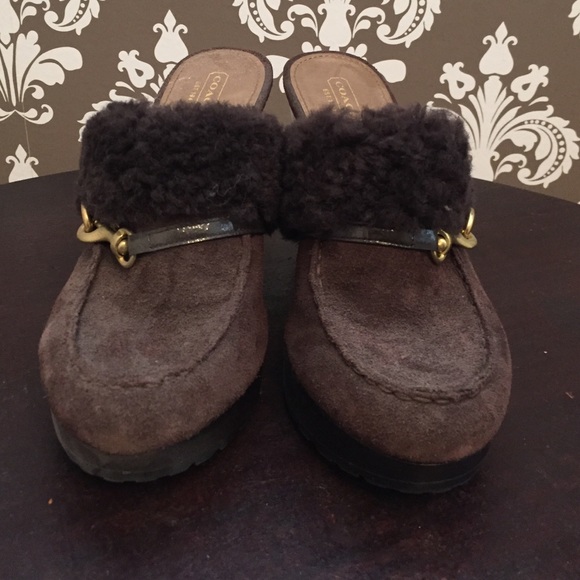 Coach brown suede clogs with faux fur trim - Picture 2 of 4