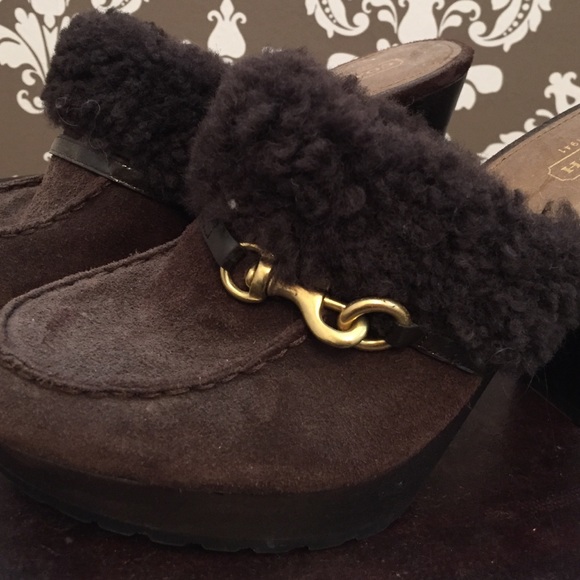 Coach brown suede clogs with faux fur trim - Picture 3 of 4