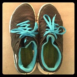 Size 7 Nike Free Runs