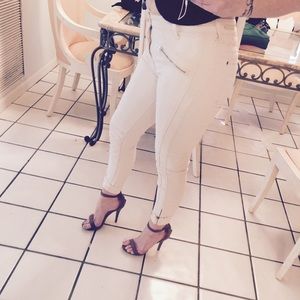 pilcro off-whit denim skinnies