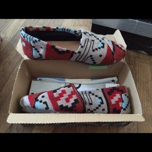 Womens toms sz 7
