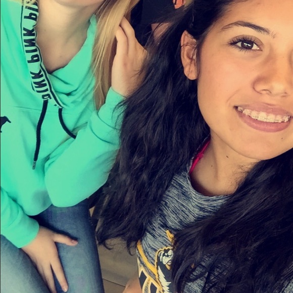 ❗️❗TRADED FOR MAROON VS HALF ZIP UP❗️❗️