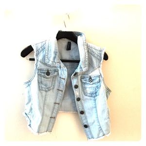 denim sleeveless jacket