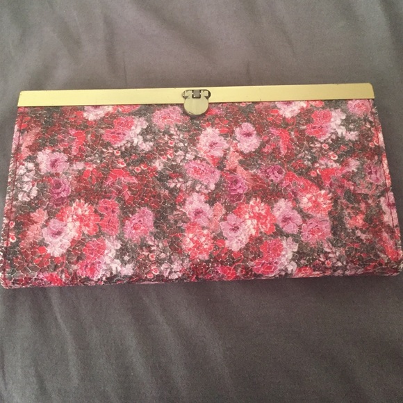 Cute Urban Outfitters floral wallet