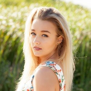 Meet your Posher, Holly