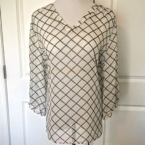 🎉SALE🎉 3/4 sleeve lattice pattern blouse