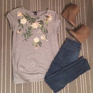 H&M gray floral tshirt