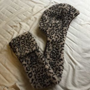 Animal print head wear with mittens