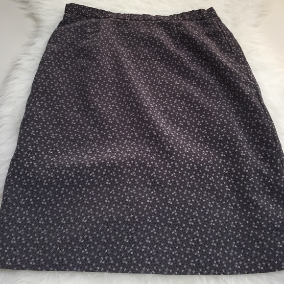 Grey floral poly skirt S