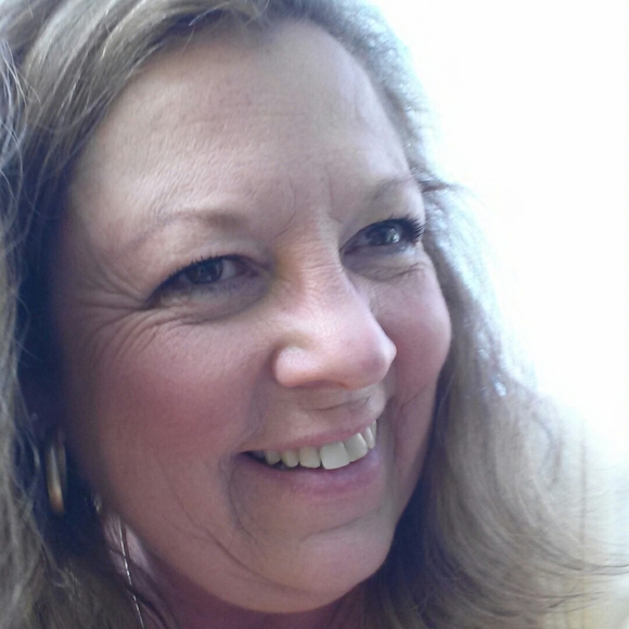 Meet your Posher, Lisa - Picture 2 of 2