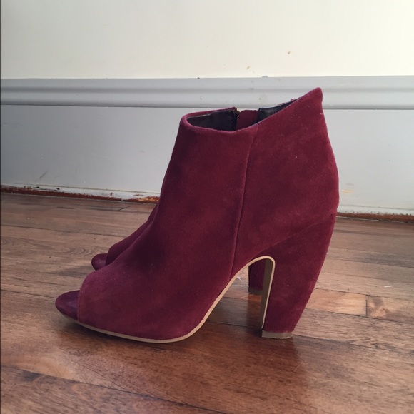 Steve Madden "Paulina" - Suede Booties - 7.5