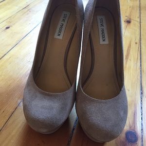 Steve Madden nude wedges