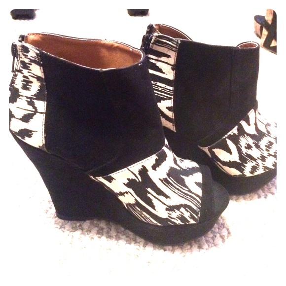 Black and White Heels!