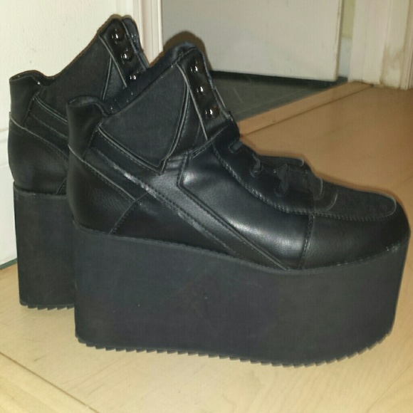 YRU QOZMO PLATFORM SNEAKER
