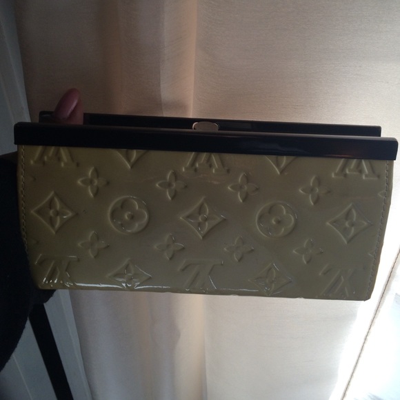 Beige wallet - Picture 1 of 4