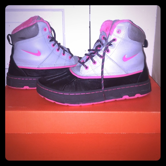Nike Woodside Boots