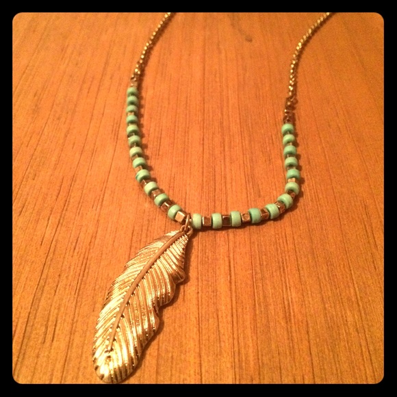 Forever 21 feather necklace