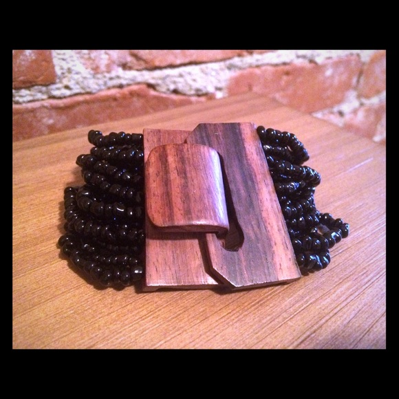 Beaded clasp bracelet