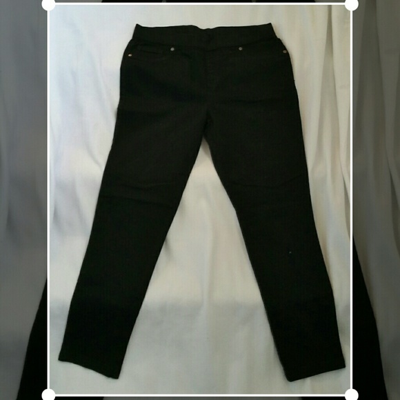 NwOT BLACK DENIM JEGGINGS!
