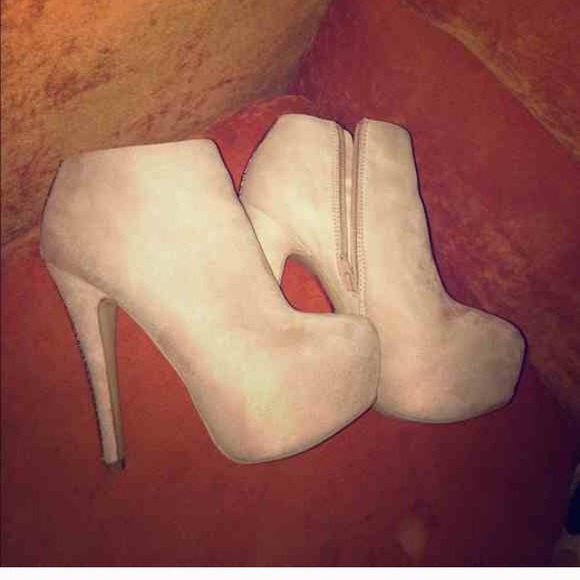 Booties🎀