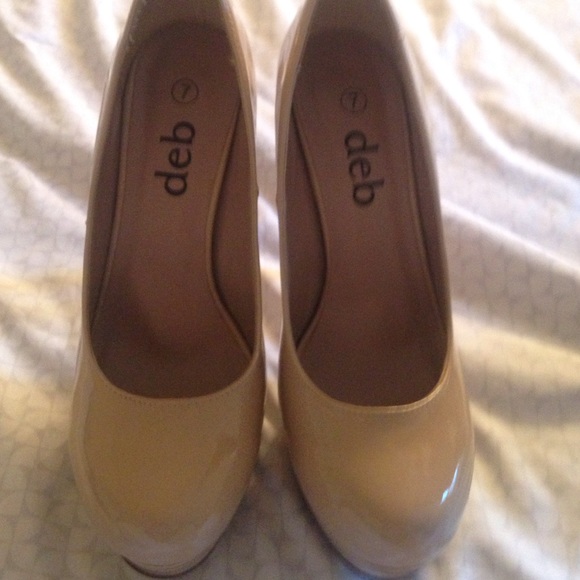Nude "Deb" heels - Picture 1 of 2