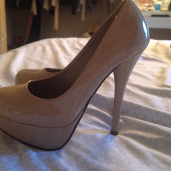 Nude "Deb" heels - Picture 2 of 2