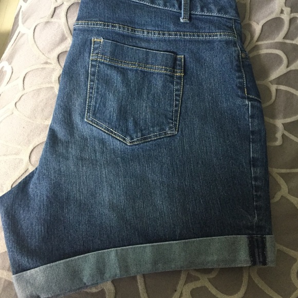 Sonoma jean shorts, size 18w