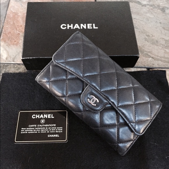 ❤️ SOLD!!! CHANEL Lambskin Wallet Photos
