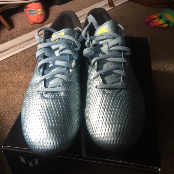 Messi 15.3 soccer Cleats - Picture 2 of 4