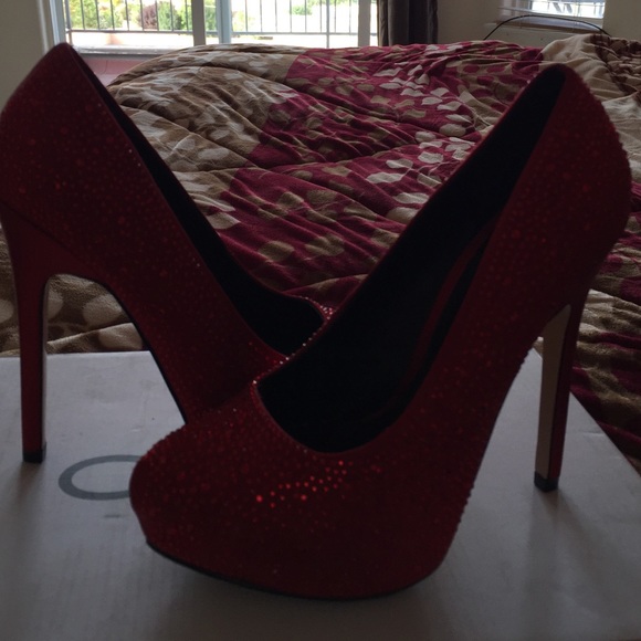 Red shoes - Picture 3 of 3