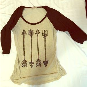 📦 SOLD on merc 📦Size small 3/4 inch shirt